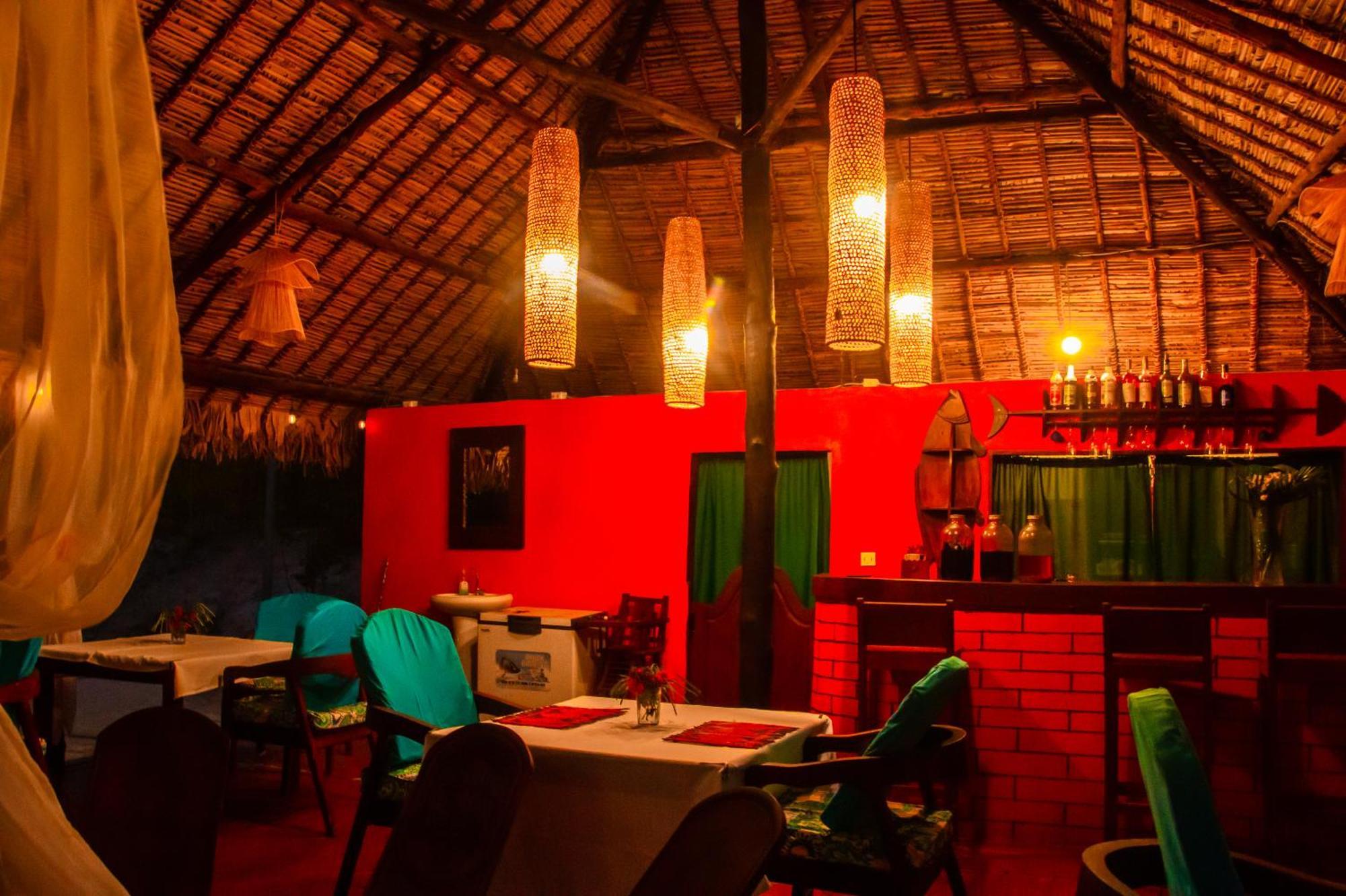 Ampazony Oasis Lodge Mahajanga Exterior foto