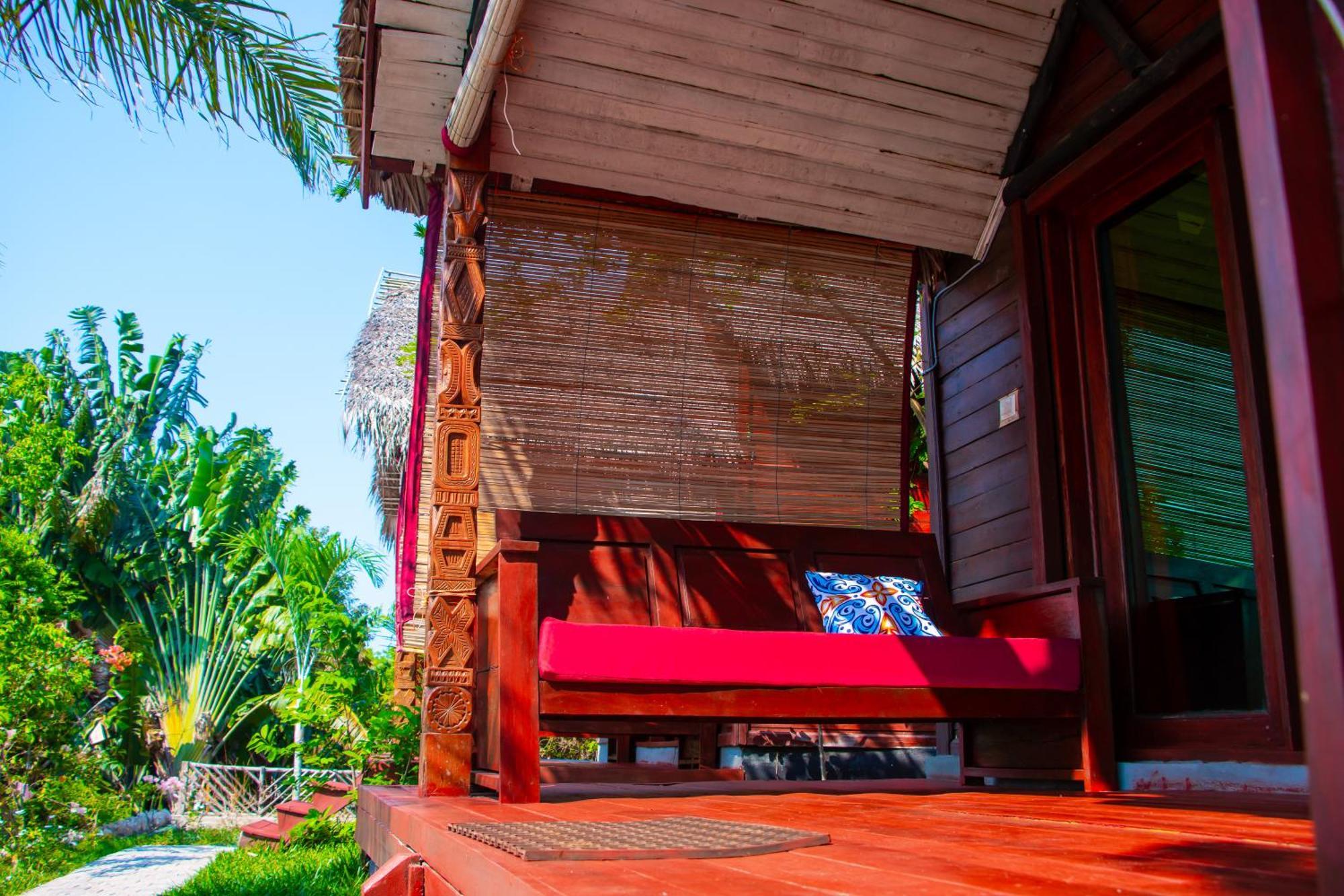 Ampazony Oasis Lodge Mahajanga Exterior foto